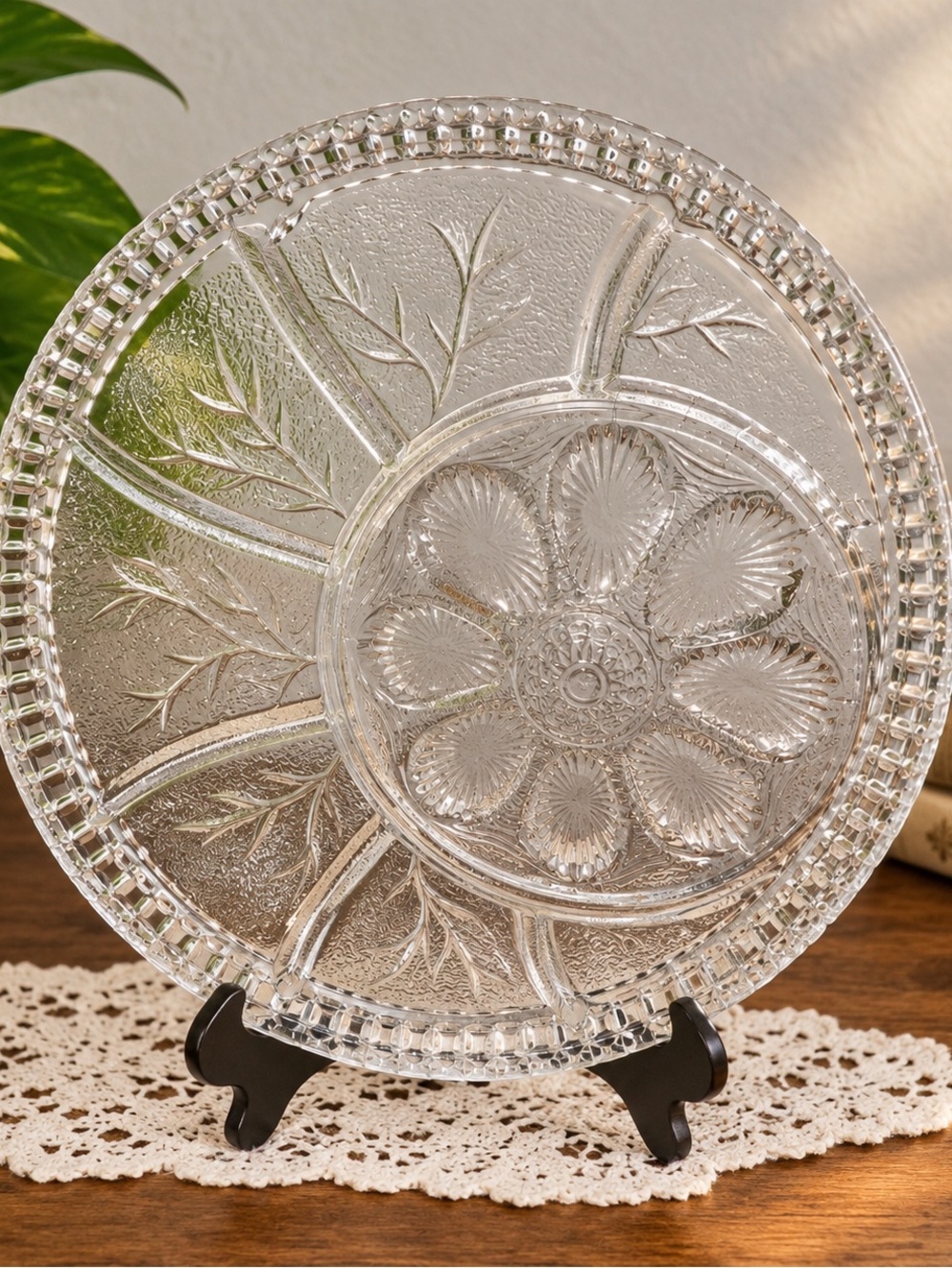 Vintage Indian Glass Pebble Leaf/ Tree Of Life Deviled Eggs and Relish Tray